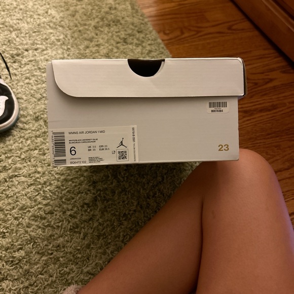 Jordan 1 University Blue (women’s) size 6 - Picture 7 of 10